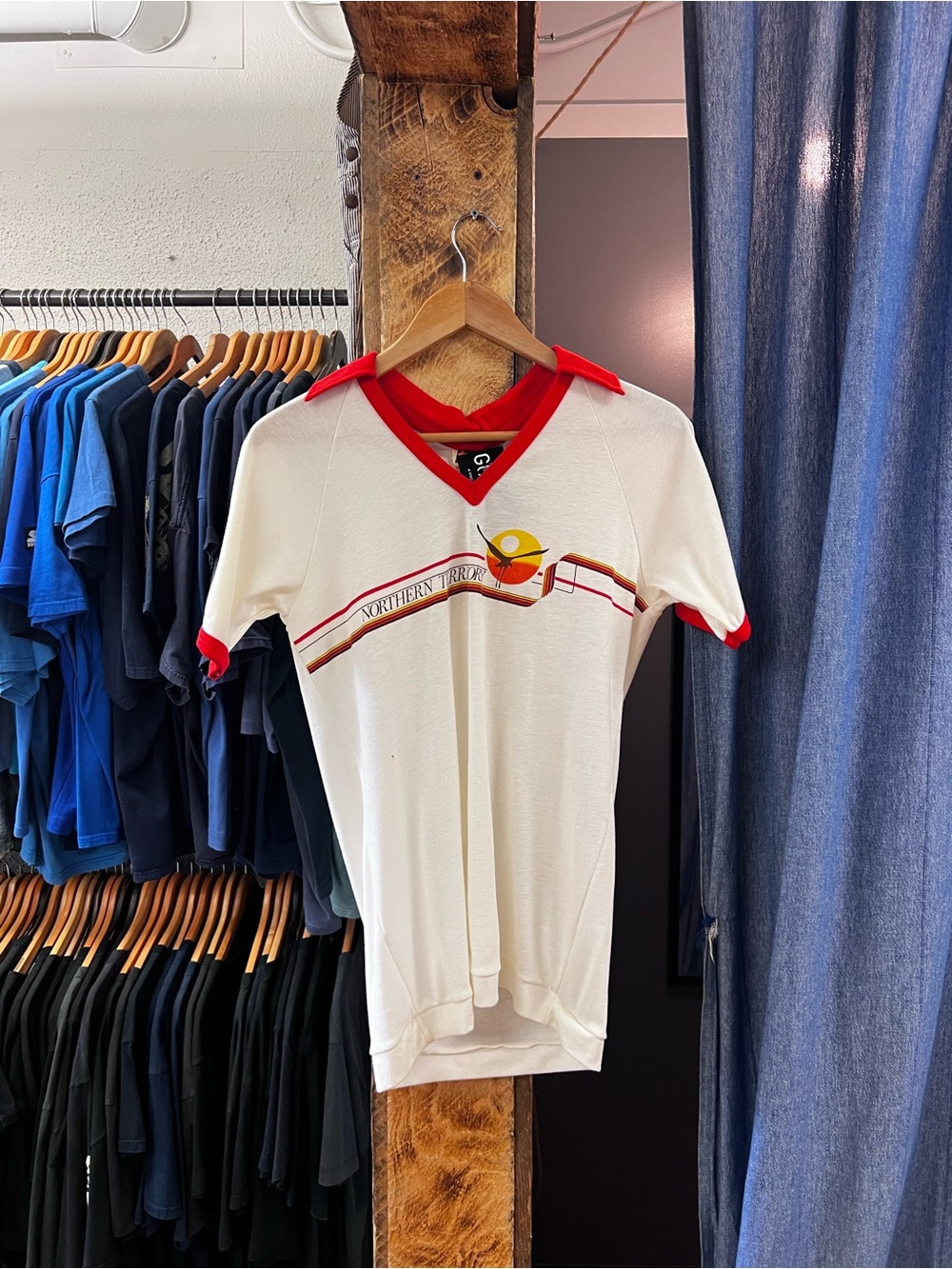Vintage 80s Northern Territory White V Neck Raglan T-shirt